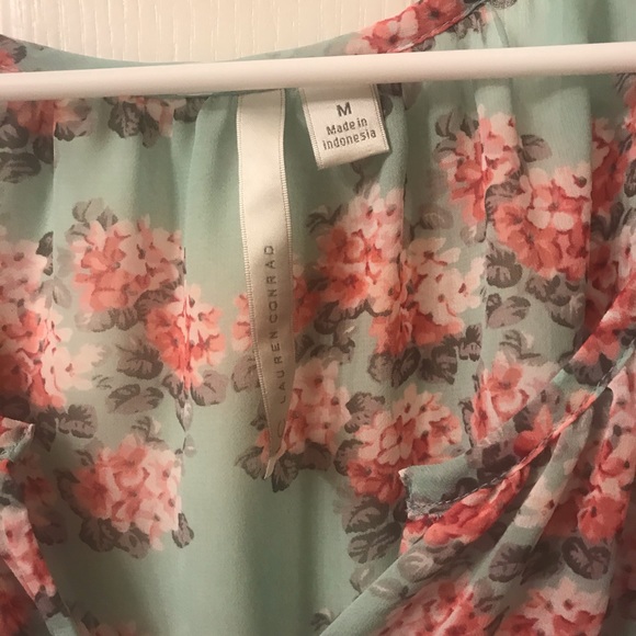 Unavailable. Mint & Pink Floral Blouse - Picture 5 of 5